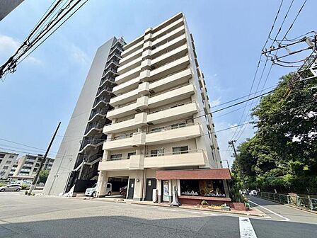 【外観】落ち着いた色調でまとめられた、落ち着きと品のある佇まい。