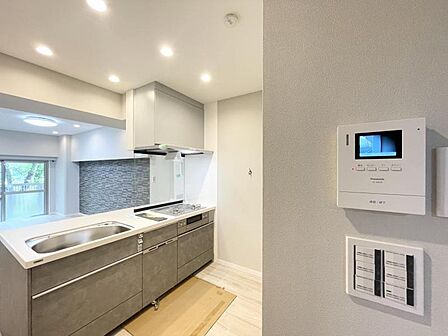【設備】 快適な暮らしをサポートするTVモニターホン付きです。