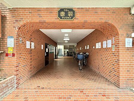 【エントランス】落ち着いた雰囲気のエントランスです。
