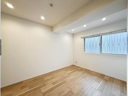 【洋室:7帖】一日の疲れをいやしてくれる主寝室。時を忘れて過ごす場所として過ごせるお部屋です。