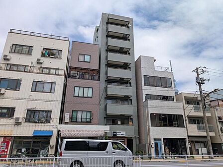 【外観】落ち着いた色調でまとめられた、落ち着きと品のある佇まい。