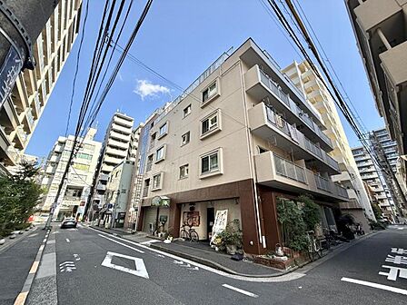 【外観】訪れる人を優しく迎え入れるような、温かみと気品のある表情。