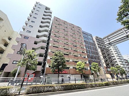 【外観】落ち着きと風格を兼ね備えた佇まい。
