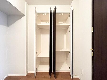 【収納】室内を有効的にお使いいただける全居室収納付き。洋服や雑貨など無駄なく収納いただけます。