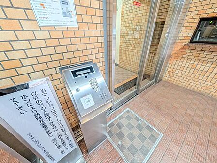 【オートロック】オートロックと防犯カメラで入居者の安全を確保。