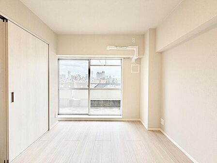 シンプルで温かみのあるデザインで、ゆったりと過ごせます。