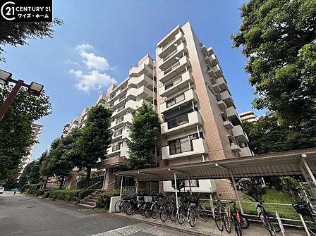 【外観】空へと伸びるシャープなライン。
