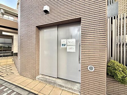 【エントランス】清掃が行き届き、管理体制も良好です。