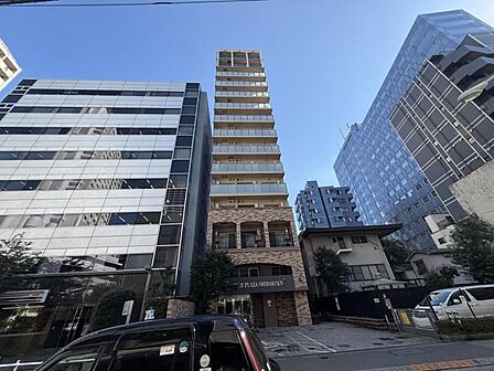 【外観】　閑静な住宅街に佇む、品のあるマンション。街の空気に溶け込む、穏やかな佇まいです。