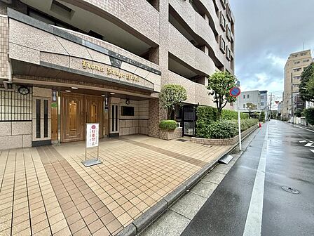 【エントランス】清潔感のある綺麗なエントランスです。
