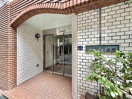 清潔感のあるシンプルな外観が魅力的な物件です。