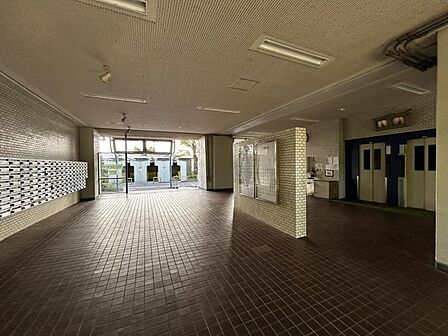 住まいの顔ともいえるエントランスは、上品で洗練された印象に仕上がっています。