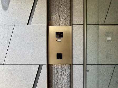 【オートロック】マンションならではのセキュリティと防犯性能。