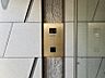 エントランス：【オートロック】マンションならではのセキュリティと防犯性能。