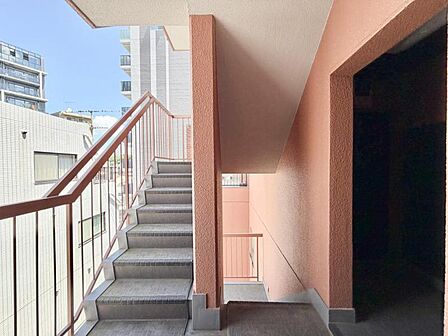 【エントランス】 管理が行き届きいつも清潔に保たれています。