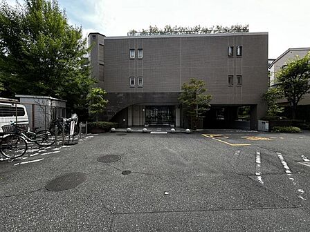 【外観】住む人や訪れる人を室内へと優しくエスコートします.