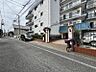 エントランス：【エントランス】周囲が遮るもののないオープンな空間になっており、車側からも歩行者側からもお互いが視界に入りやすいです。