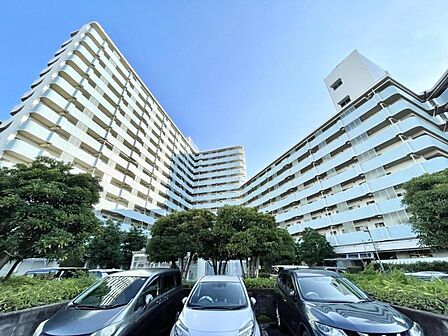 【外観】住まう誇りを再確認させる堂々たる風格。