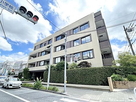 【外観】住まう誇りを再確認させる堂々たる風格。