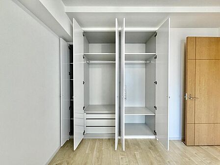 【収納】室内を有効的にお使いいただける全居室収納付き。洋服や雑貨など無駄なく収納いただけます。