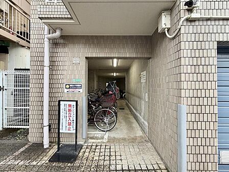 【エントランス】訪れる人を穏やかに迎え入れる空間。