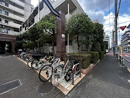 【駐輪場】屋根付き駐輪場で、雨の日も安心です。