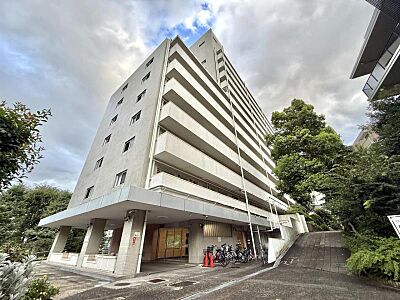 外観:【外観】静かな住宅街に映える、端正なマンション。暮らしの舞台にふさわしい、落ち着きと品格を備えています。 外観:【外観】静かな住宅街に映える、端正なマンション。暮らしの舞台にふさわしい、落ち着きと品格を備えています。