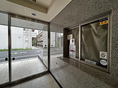 【エントランス】しっかりと管理が行き届き開放感があり明るいマンションの顔。