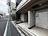 エントランス：【エントランス】帰り道も心地よいフラットなアプローチ。