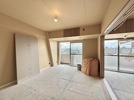 【LDK】現在改装工事中ですが、完成後は快適な居住空間が広がります。