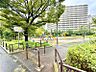 外観：【外観】　豊かな植栽に包まれたエントランスアプローチ。緑が導く我が家への道。