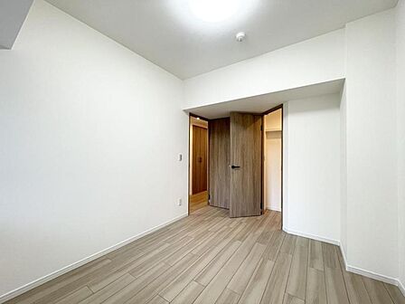 【洋室:6帖】明るく落ち着いた雰囲気のお部屋です