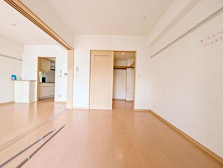 シンプルで温かみのあるデザインで、ゆったりと過ごせます。