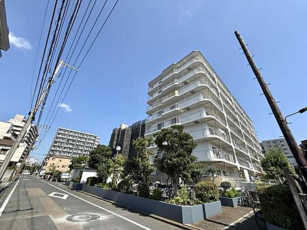 【外観】都会的な景色の中に溶け込みながら、確かな存在感を放つデザイン。