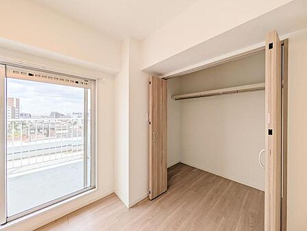 【収納】　大きなWICが完備。衣類や大きな家電などをマルチに収納できて住空間をより広げてくれます。
