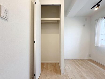 【収納】 各居室に収納完備で住空間に心地よい余白を、生活動線にゆとりをもたらしてくれる