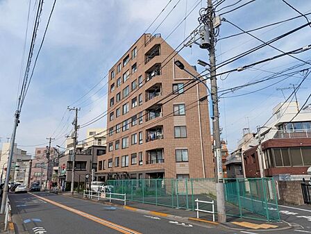 【外観】 清潔感のあるシンプルな外観が魅力的な物件です。