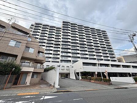【外観】遠くからでも自分の家だとすぐ分かる。街の目印になるような建物。