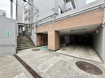 【エントランス】住む人や訪れる人を室内へと優しくエスコートします。