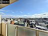 バルコニー：【眺望】　解放感あふれる都心の眺望と、閑静な住宅街の静けさが調和する贅沢な景色。
