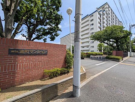 【エントランス】　しっかりと管理が行き届き開放感があり明るいマンションの顔