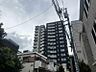外観：【外観】空高くそびえる姿は、まるで都会に咲く一輪の花のような優雅さ。