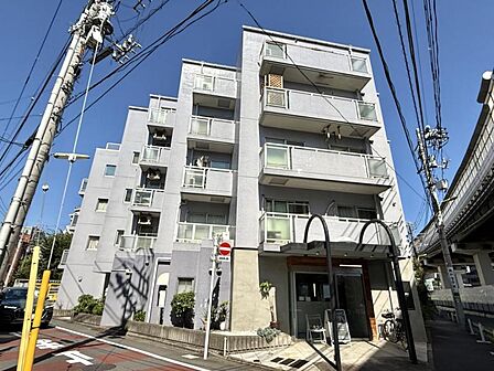 【外観】落ち着いた佇まいが魅力の建物外観です。