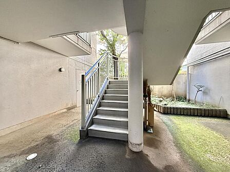 【エントランス】管理状態の良さが感じられる空間です。