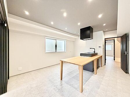 落ち着いた色合いの内装で、居心地の良い空間を演出。