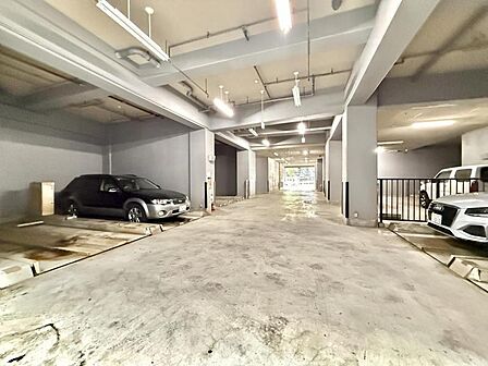 【駐車場】ゆとりを持って駐車できる配置計画。
