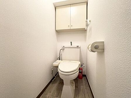 【トイレ】凹凸の少ない内装とシンプルな設計で、汚れがたまりにくく、さっと拭くだけで清潔に。
