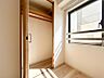 収納：【収納】　各居室に収納完備で住空間に心地よい余白を、生活動線にゆとりをもたらしてくれる