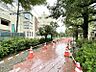 エントランス：【周辺環境】大通りの賑わいから離れ、落ち着いた時が流れる住環境