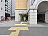 エントランス：【周辺環境】遅い時間の帰宅でも安心できる近さです。